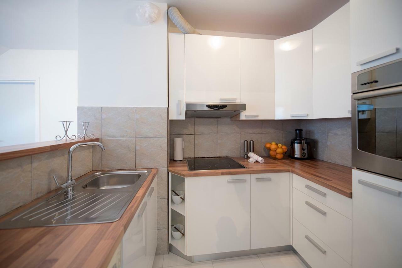 The Roof - Luxury Apartment Omiš Buitenkant foto