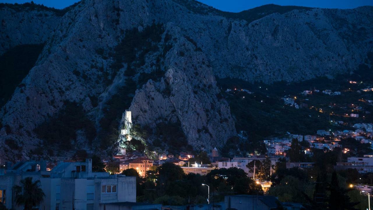 The Roof - Luxury Apartment Omiš Buitenkant foto